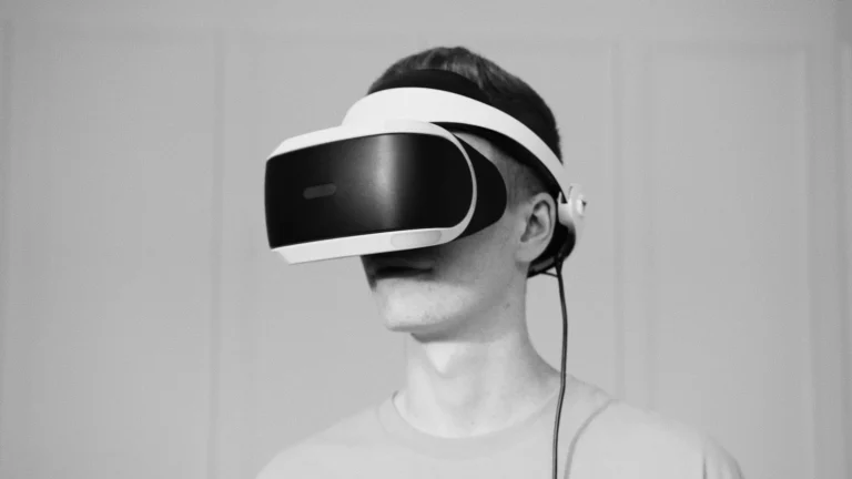 Meta Quest vs Apple Vision Pro vs Samsung Galaxy XR headset comparison 2026