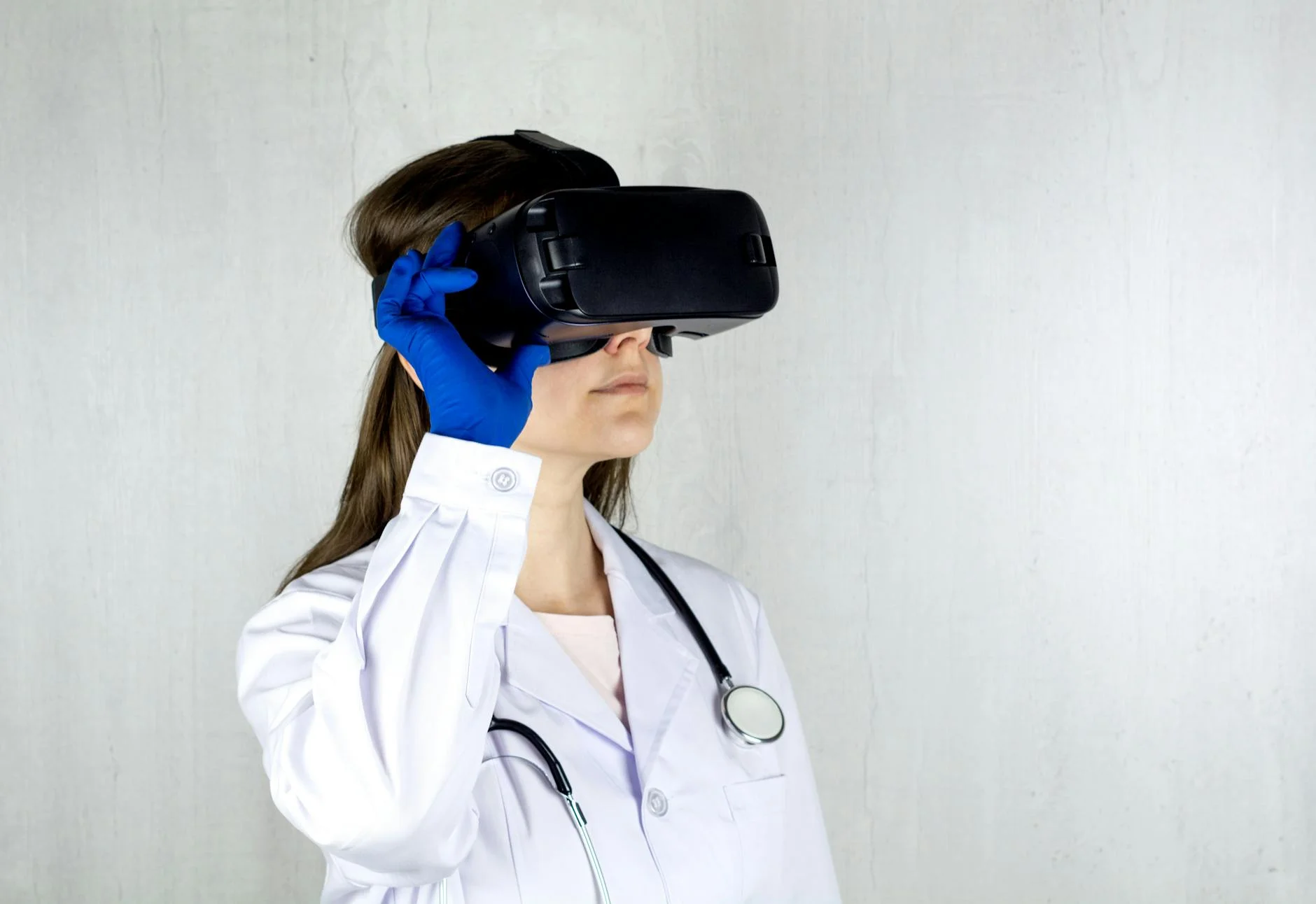 VR headset used in hospital healthcare training Pakistan